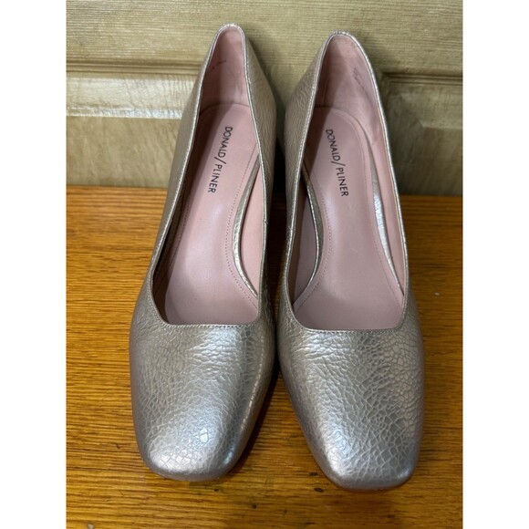 Donald J Pliner Women's Metallic Block Heel Pumps, Gold 9M - Picture 1 of 5